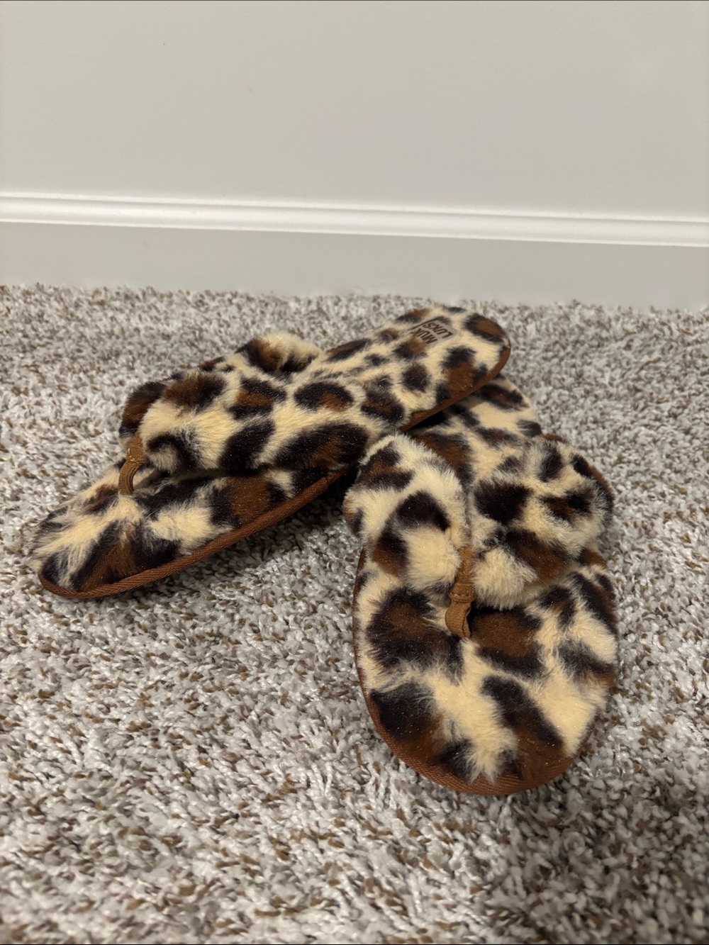 Muk Luks Leopard Faux-Fur Flip Flop Slippers - Brown & Cream